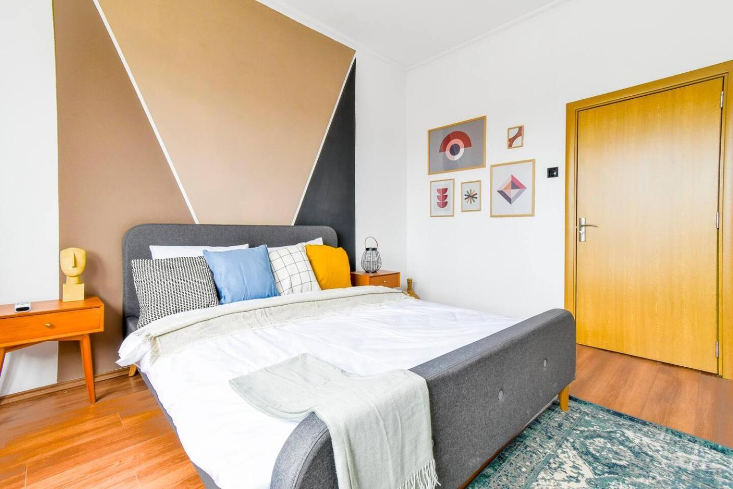 Super Fresh! 3Bdr Apartment In Sofia Center'S Artistic Area ภายนอก รูปภาพ
