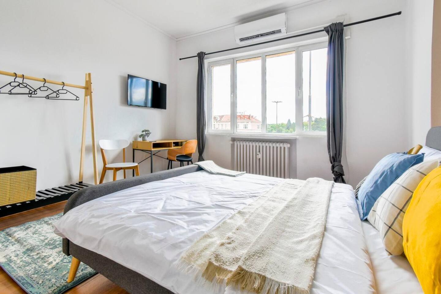 Super Fresh! 3Bdr Apartment In Sofia Center'S Artistic Area ภายนอก รูปภาพ