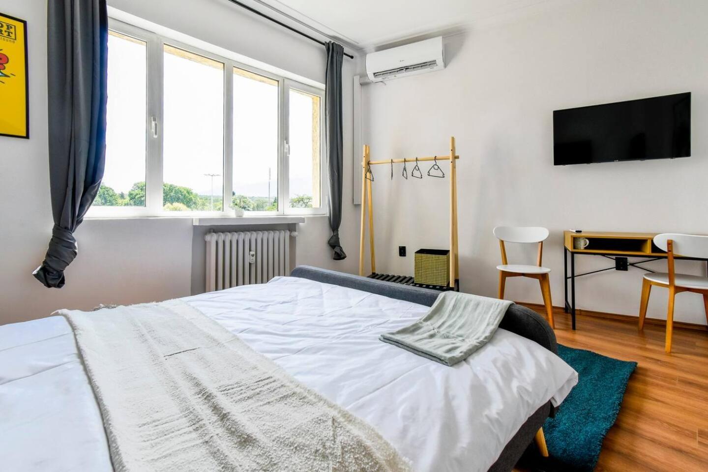 Super Fresh! 3Bdr Apartment In Sofia Center'S Artistic Area ภายนอก รูปภาพ